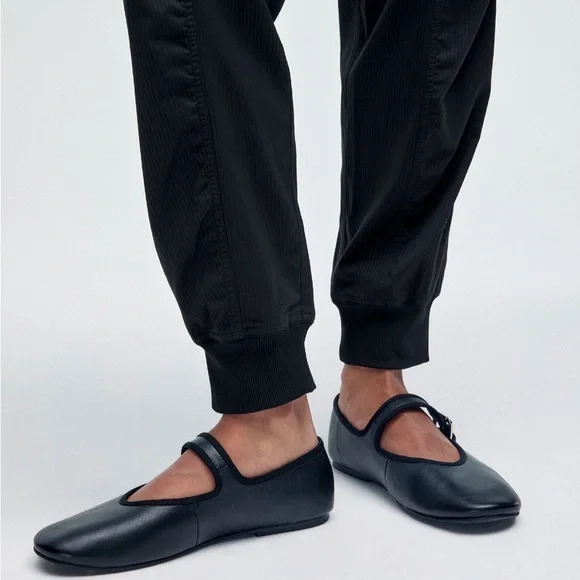 NWT - Lululemon, Dance Studio Relaxed-Fit Mid-Rise Cargo Jogger - Picture 5 of 9